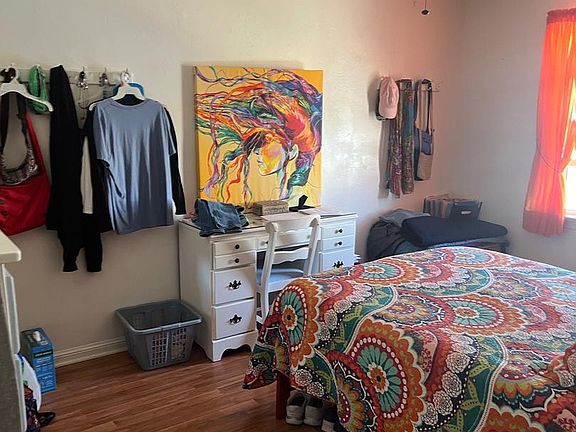 5th image of 217 W Maple St