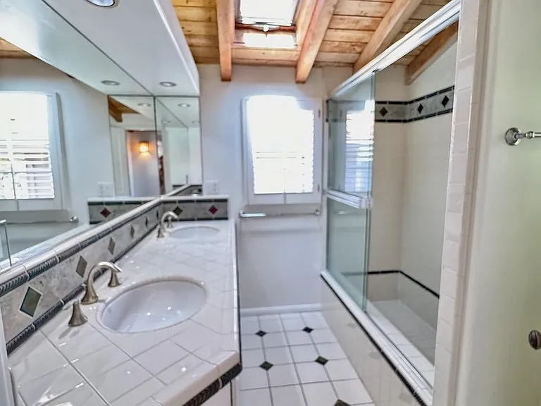 930 Skyline Dr — Photo 26