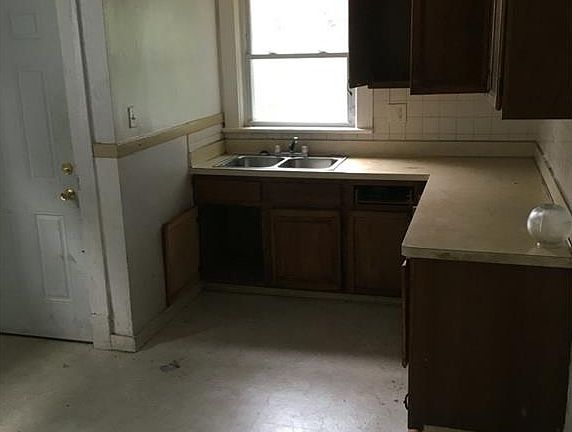4th image of 9212 Columbia Ave