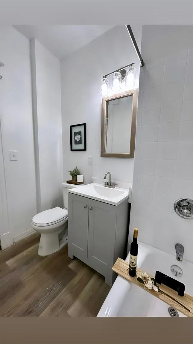 Spacious 3-Bedroom with Washer/Dryer Hookup in Hartford — Photo 3