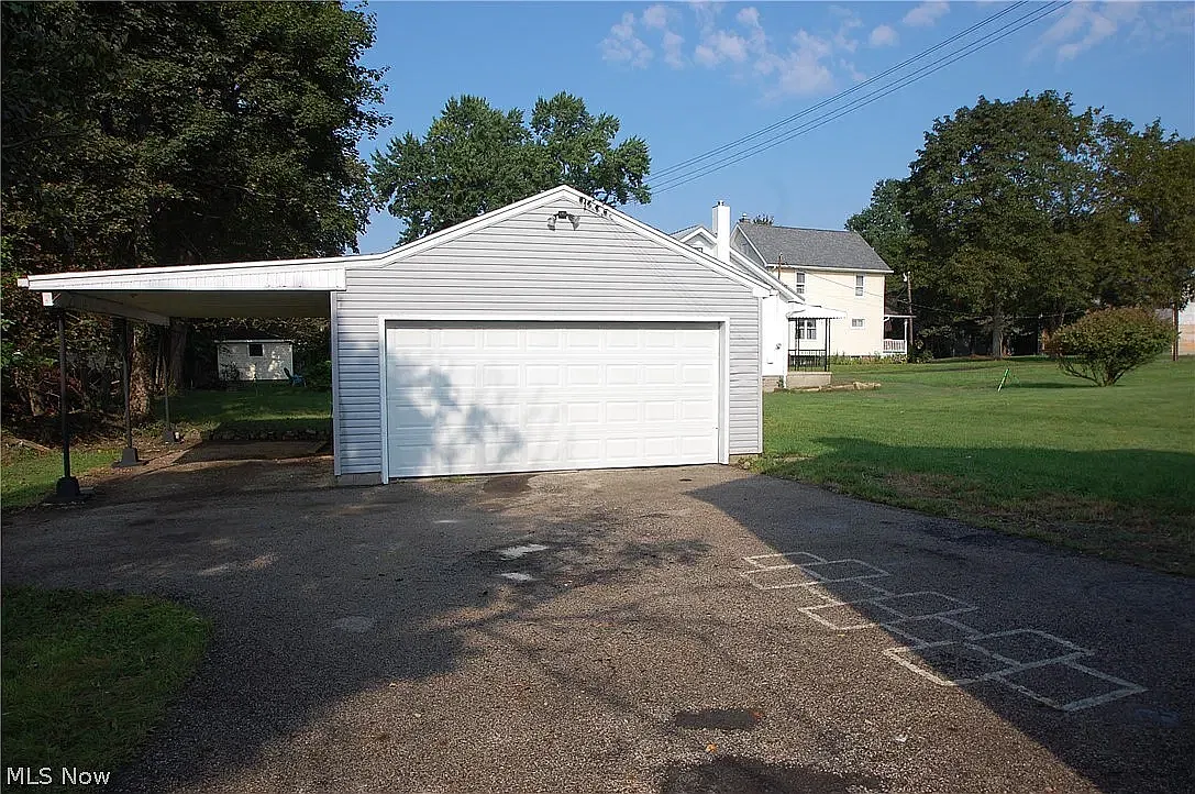 4 bed, 2054 sqft, $2,500 — Photo 3