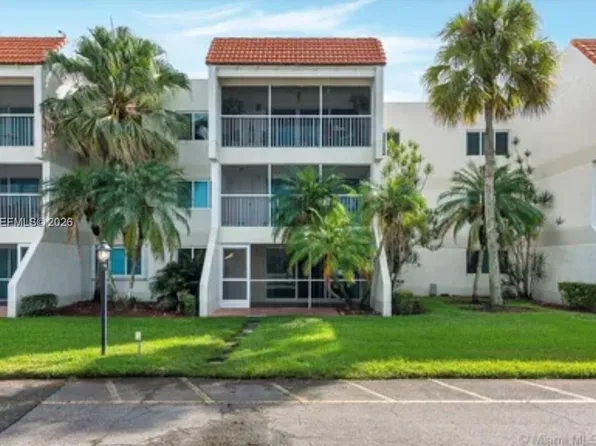 100 Lakeview Dr APT 112, Weston, FL 33326