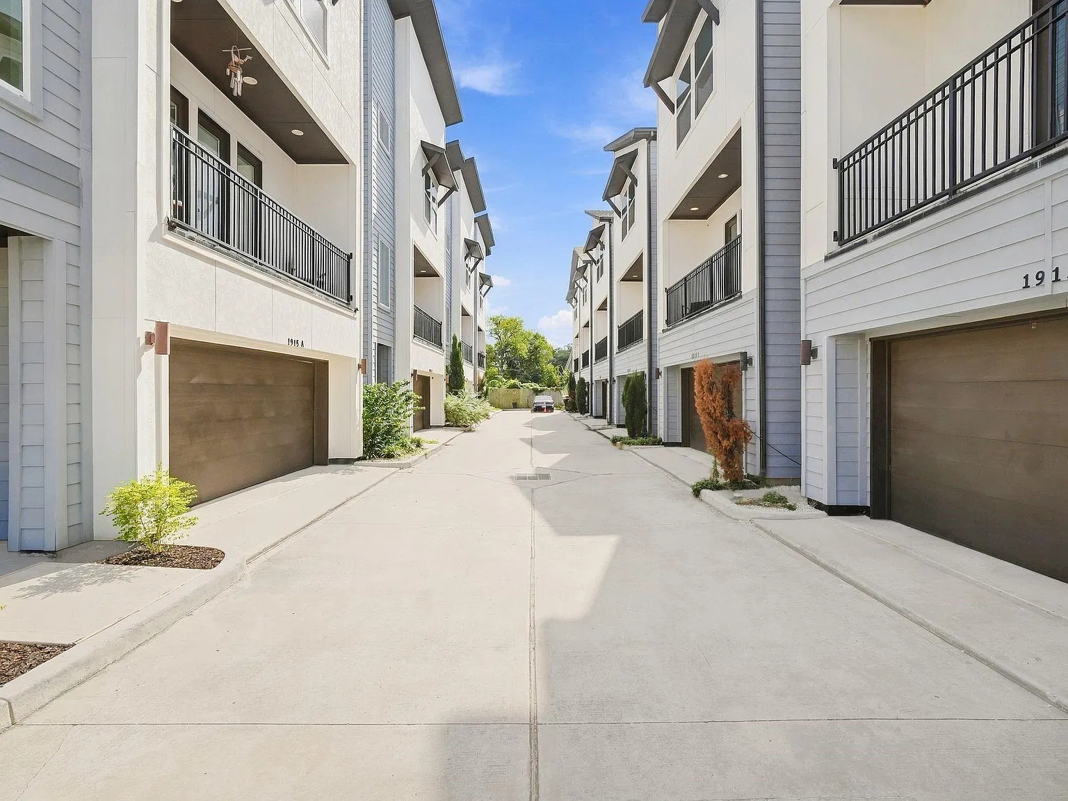 3 bed, 3.5 bath, 2132 sqft, $2,800 — Photo 4