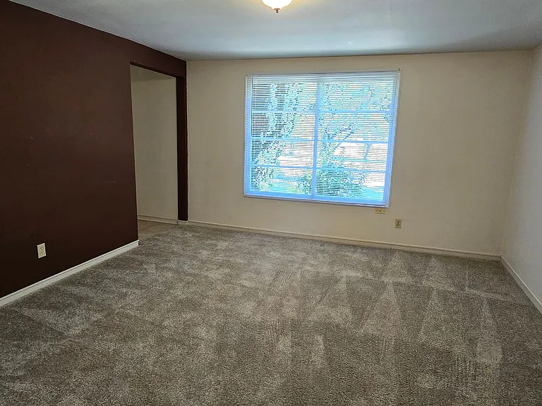 1710 NW Van Buren Ave — Photo 4