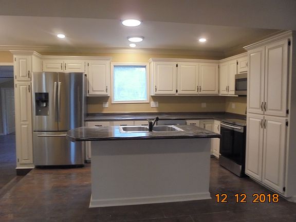 4th image of 1802 Sidney Dr