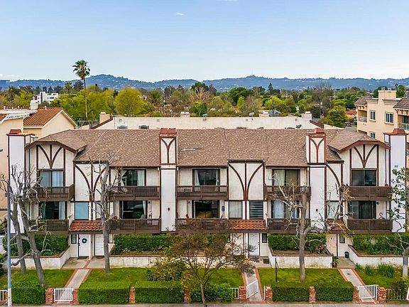 2nd image of 11542 Burbank Blvd Unit 10