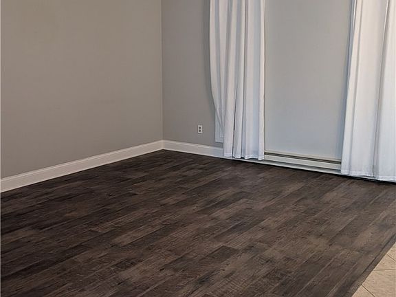 3rd image of 167 Villanova Cir