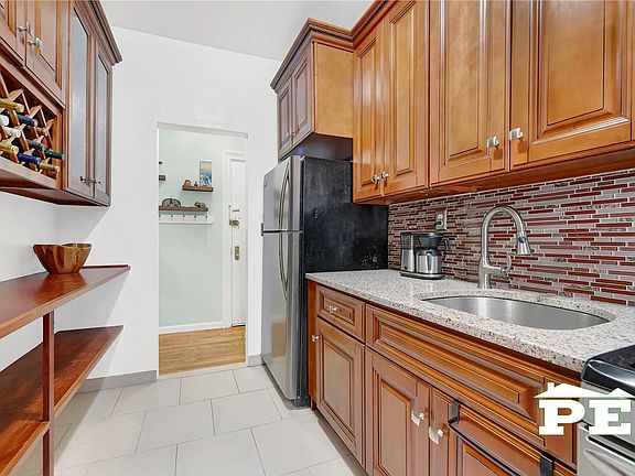 4th image of 325 Marine Ave APT C11