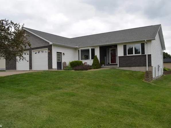 416 Fairview Dr, Oskaloosa, IA 52577