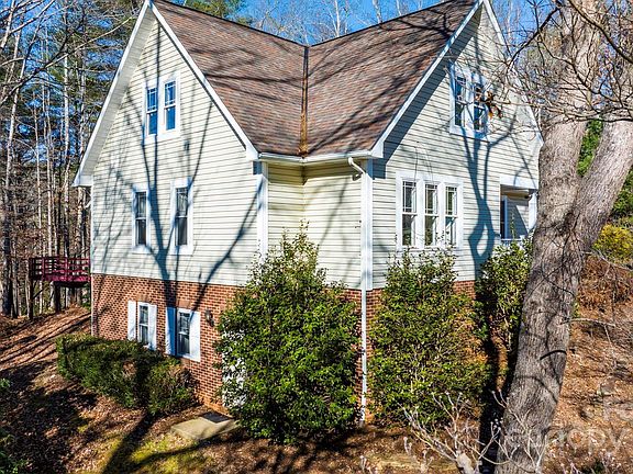 3rd image of 1003 Charlesmont Ct NE