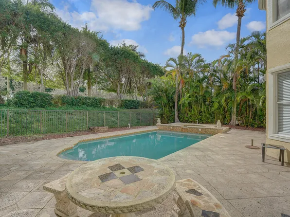 9020 Alexandra Circle, Wellington, FL 33414