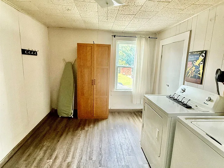 310 Birdsall St — Photo 2