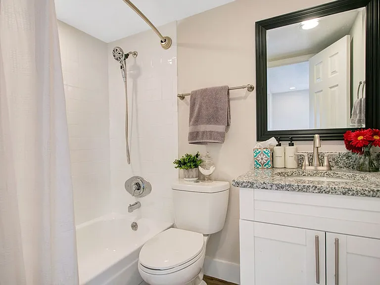1225 Moselle Ave — Photo 4