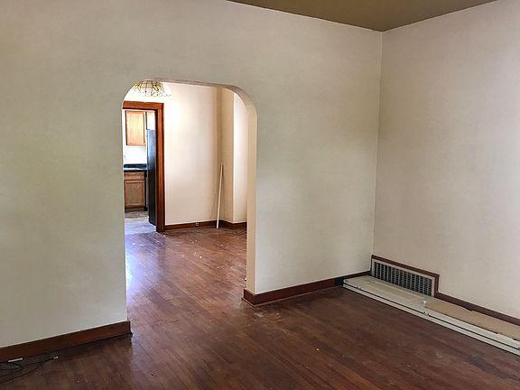 4th image of 9432 Tennyson Ave