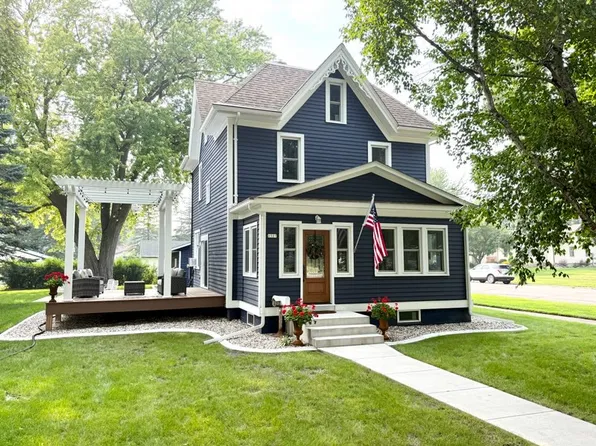 1527 Ford Ave N, Glencoe, MN 55336