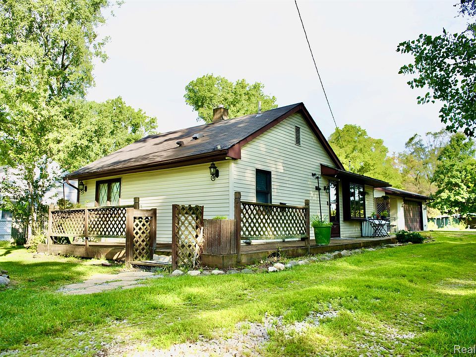 1st image of 24224 Sargent Ave