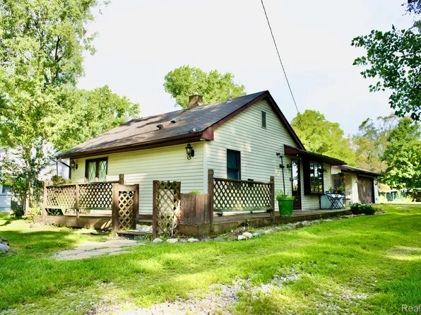 24224 Sargent Ave, Southfield, MI 48033