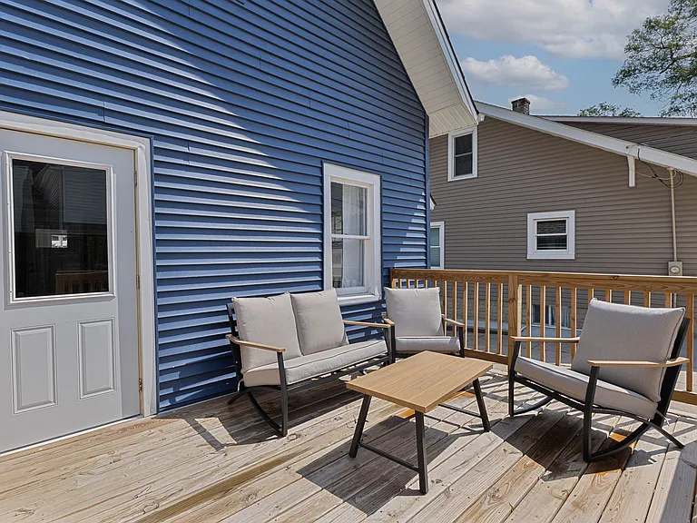 4335 Leavenworth St — Photo 3