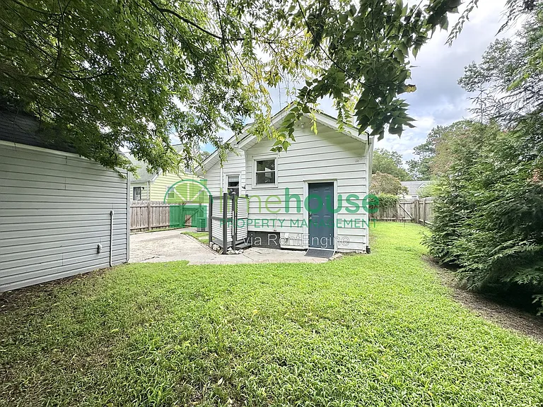 2835 Somme Ave — Photo 10
