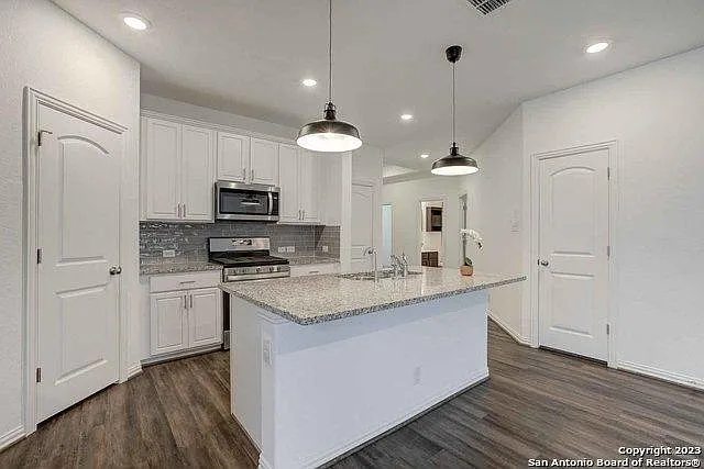 3 bed, 1540 sqft, $2,475 — Photo 3