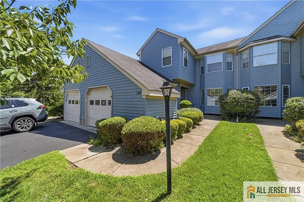 2 bed, 2.0 bath, 1230 sqft, $2,700 — Photo 1
