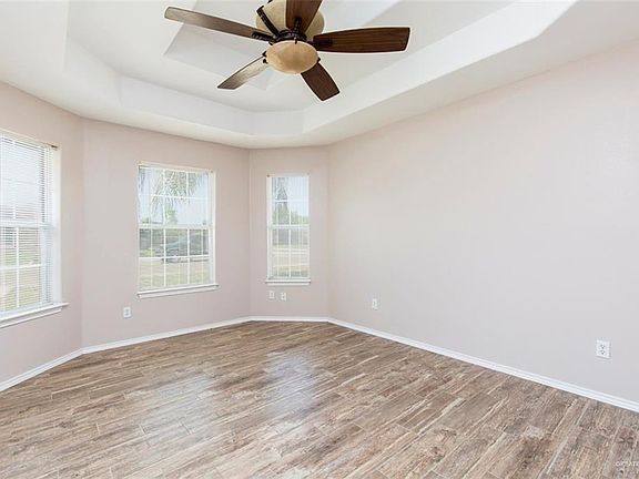 4th image of 734 Huisache St