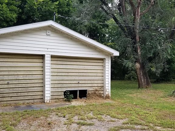 2nd image of 2238 Park Ave