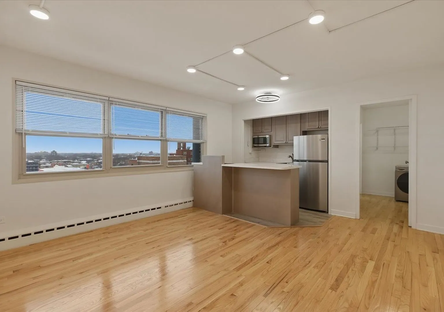 Studio, 500 sqft, $1,680 — Photo 2