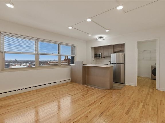 2nd image of 5631 N Sheridan Rd #S1106