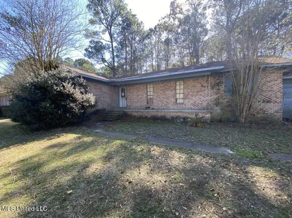 1721 Westgate Pkwy, Gautier, MS 39553