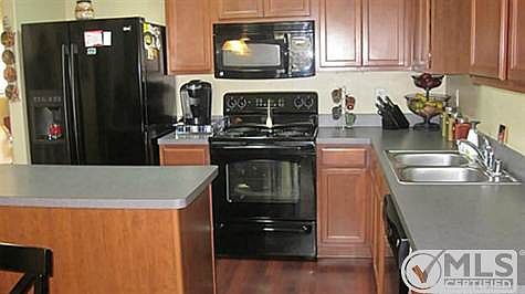 3rd image of 209 Rockbrook Dr