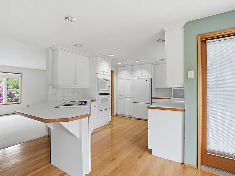 16017 NE 57th St — Photo 27