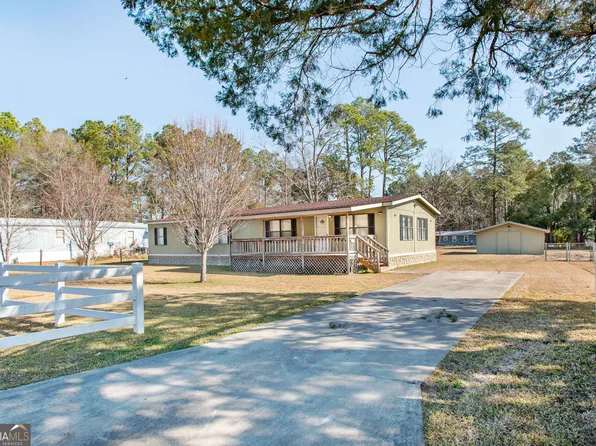 2965 S Lakeview Dr, Waycross, GA 31501