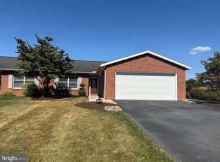 2353 McCleary Dr, Chambersburg, PA 17201