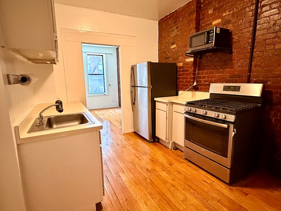 1st image of 118 Macdougal St APT 1