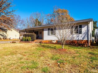 1694 Magnum Rd, Hickory, NC 28602