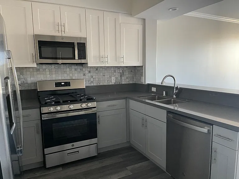 11280 Peach Grove St #305 — Photo 5