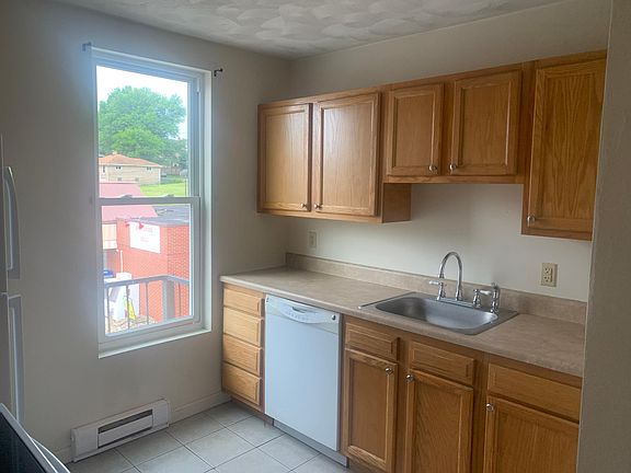 2nd image of 7 W 4th St APT 7