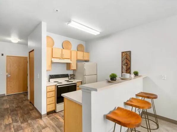 Fifth Avenue Place Apartments