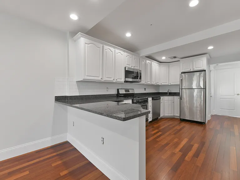 12 Tuckerman St #3A — Photo 7