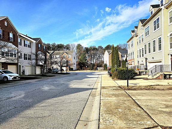 3rd image of 812 Oriole Ave