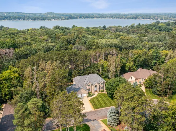 11 Lake Bay, North Oaks, MN 55127