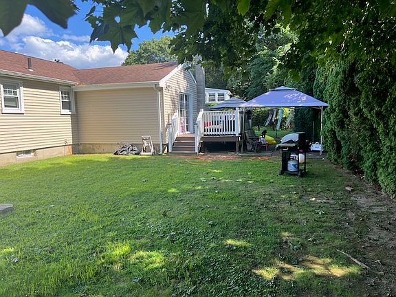 3rd image of 11 Woodcrest Dr