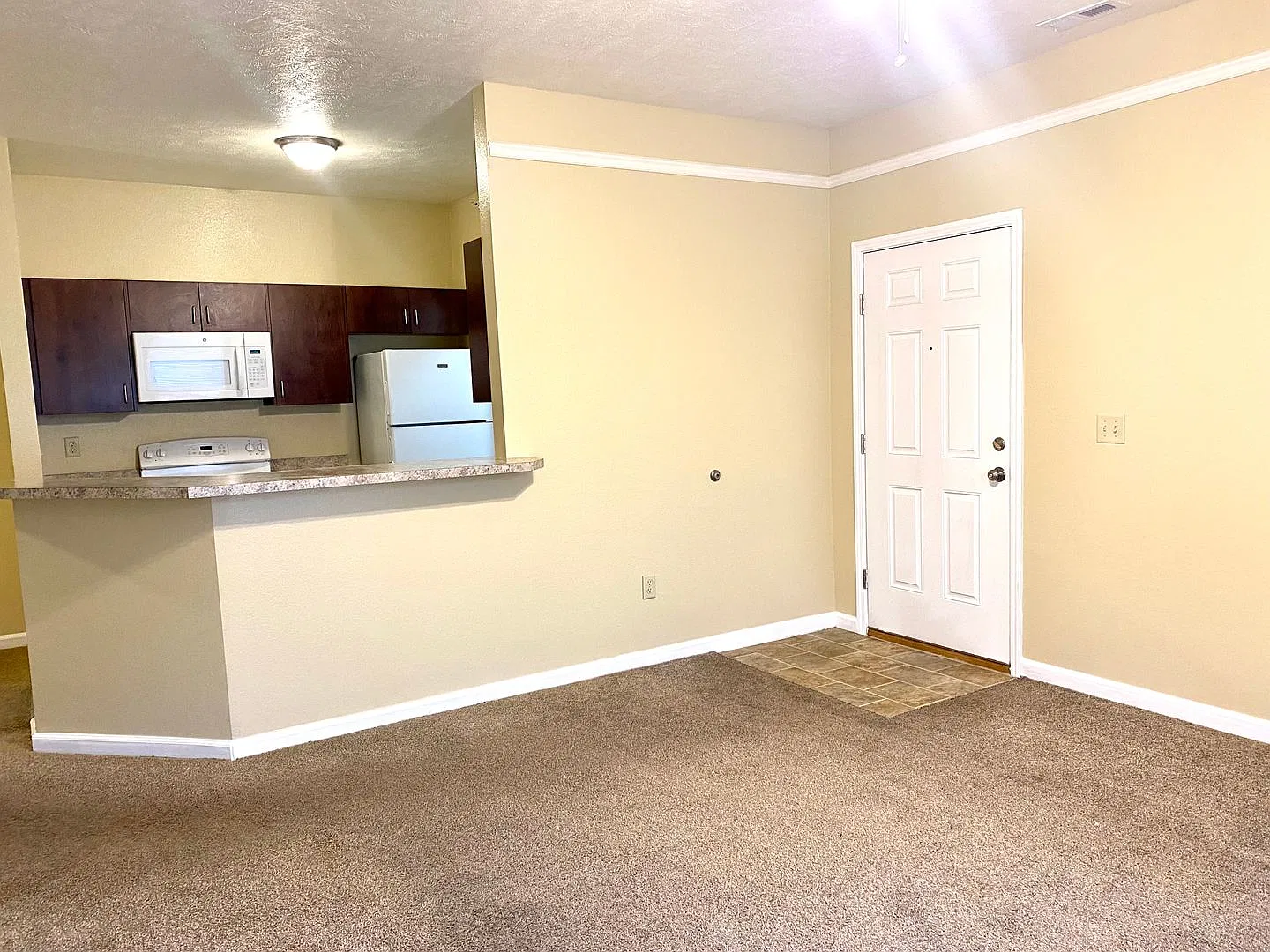 Prairie Pointe Apartments — Photo 2