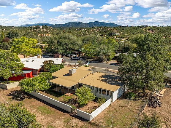 3rd image of 112 Valley Dr