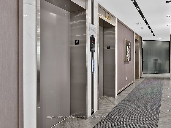 4th image of 405 Dundas St W #332