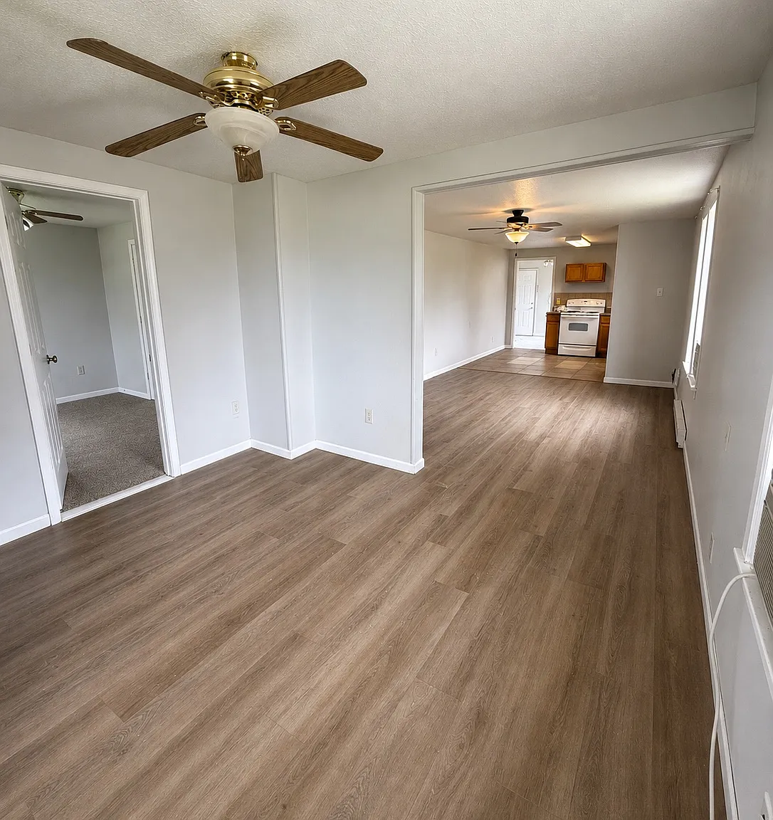 2 bed, 1000 sqft, $1,100 — Photo 2