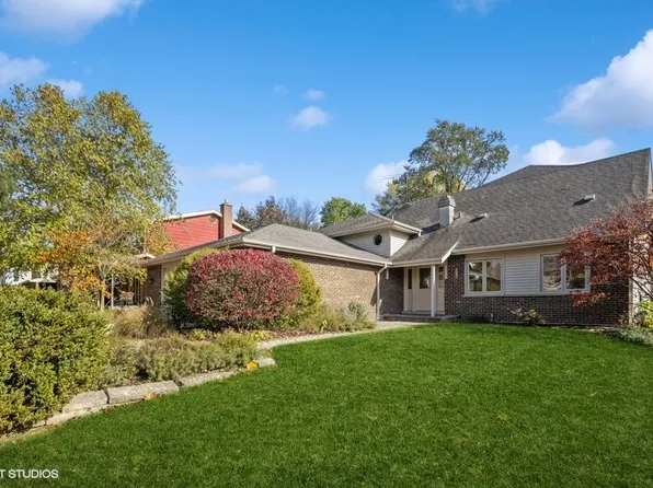 7819 Pine Pkwy, Darien, IL 60561
