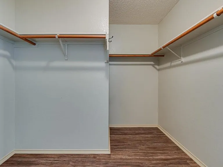 5536 Camarillo Dr — Photo 13