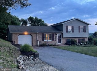 36 Maribeth Dr, Chambersburg, PA 17202